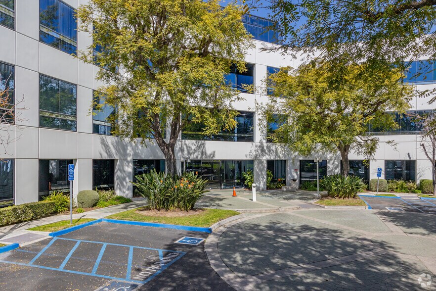 More Photos Of 10805 Holder St, Cypress Office For Lease