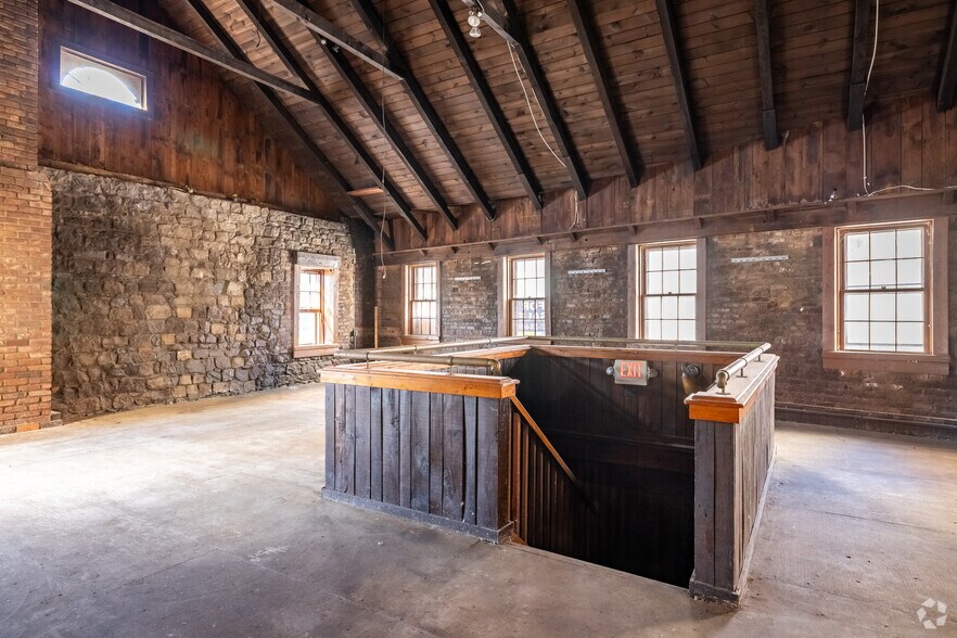 More Photos Of 510 Summit Ave, Jersey City Restaurant For Sale