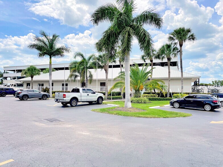 More Photos Of 705 E Elkcam Cir, Marco Island Marina For Lease