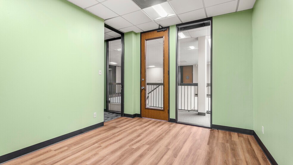 More Photos Of 800 W Sam Houston Pky S, Houston Office For Lease