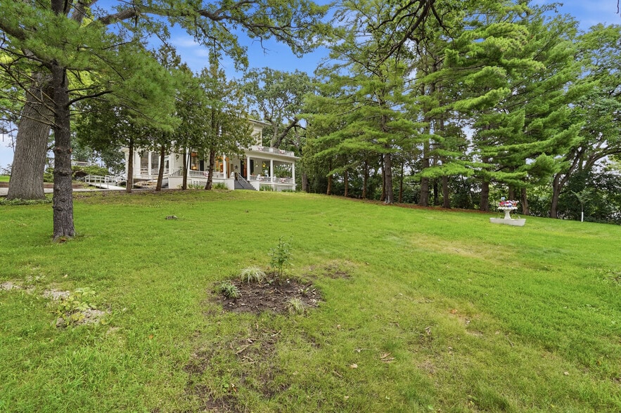 More Photos Of 2200 W Memorial Dr, Janesville Hospitality For Sale