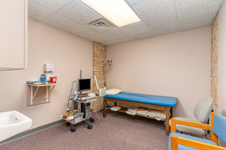 More Photos Of 3588 Center Ave, Essexville Medical For Sale