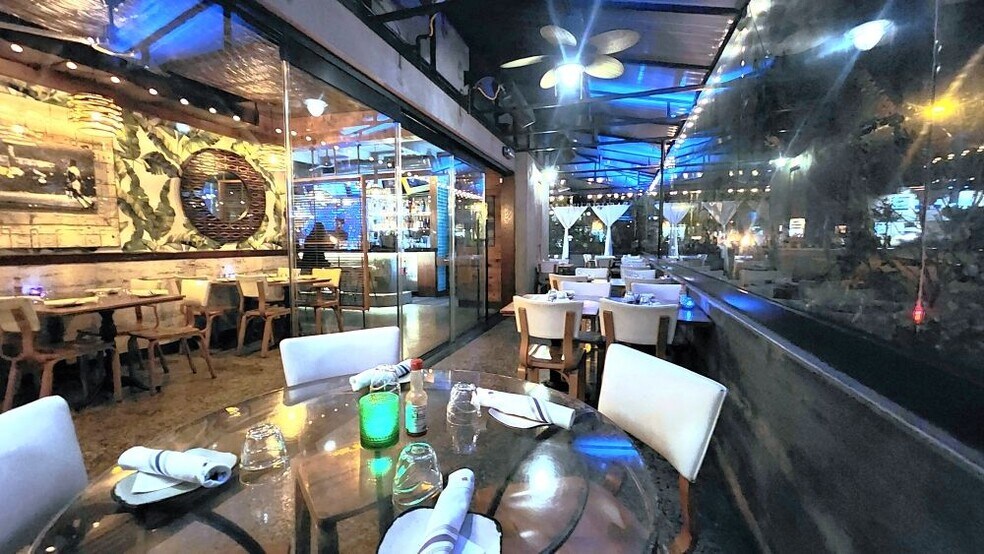 Primary Photo Of 450 Main St, El Segundo Restaurant For Lease