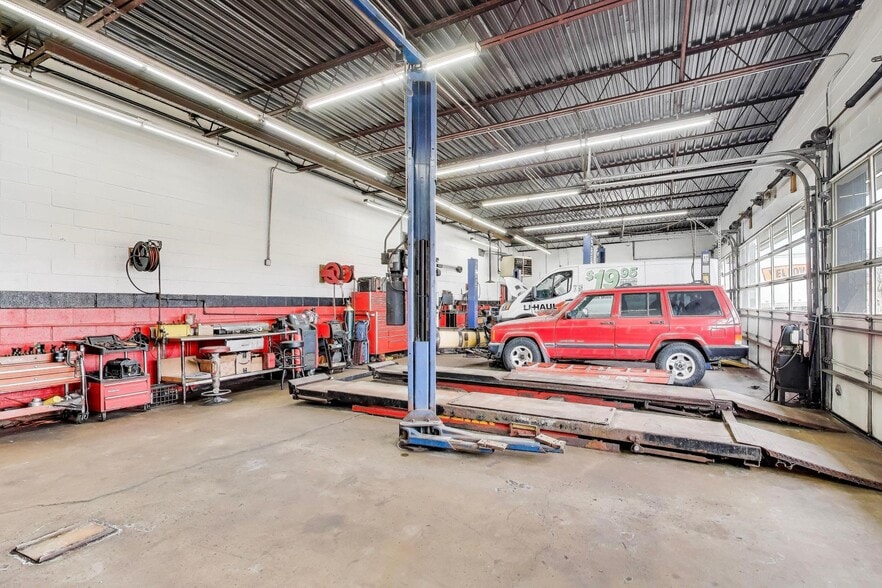 More Photos Of 18W455 Roosevelt Rd, Lombard Auto Repair For Sale