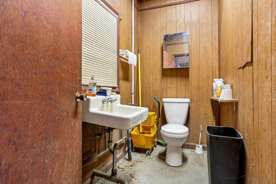 More Photos Of 841 Camden ave, Blackwood Warehouse For Sale
