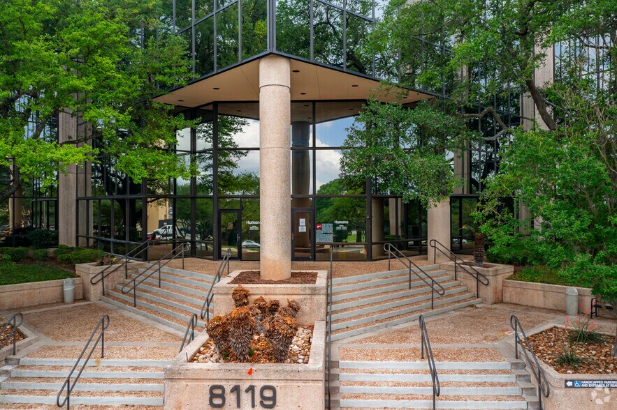 More Photos Of 8119 Datapoint Dr, San Antonio Office For Lease