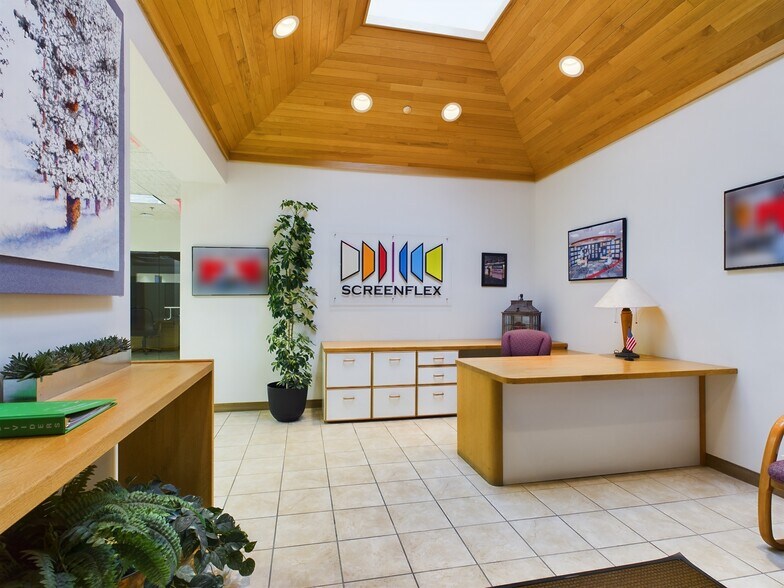 More Photos Of 585 Capital Dr, Lake Zurich Warehouse For Sale