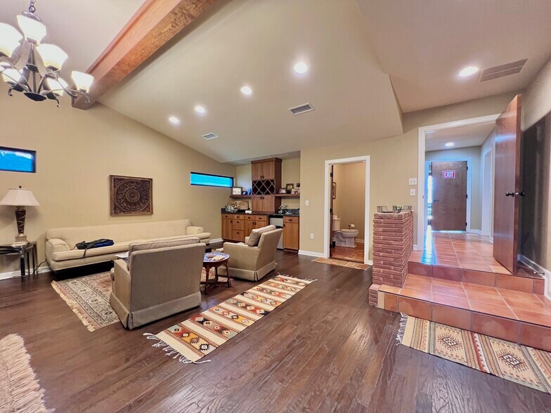 More Photos Of 614 Oak Ave, Sulphur Springs Office For Sale