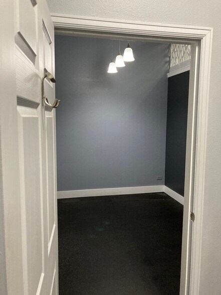 More Photos Of 305-325 Waneka Pkwy, Lafayette Unknown For Lease