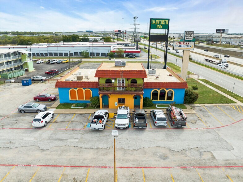 More Photos Of 4855 South Fwy, Fort Worth Restaurant For Lease