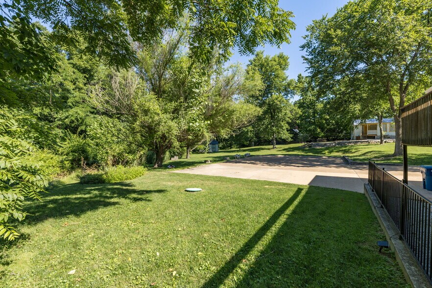 More Photos Of 535 Elm St, Hillsboro Office For Sale