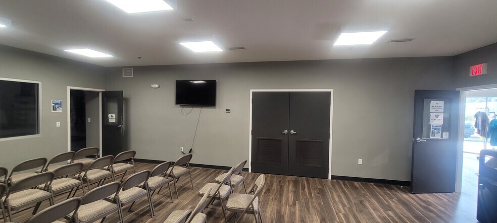 More Photos Of 8200 Cypress Plaza Dr, Jacksonville Health Club For Lease