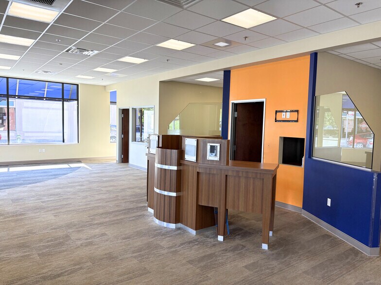 More Photos Of 201 3rd St, Santa Rosa Freestanding For Lease