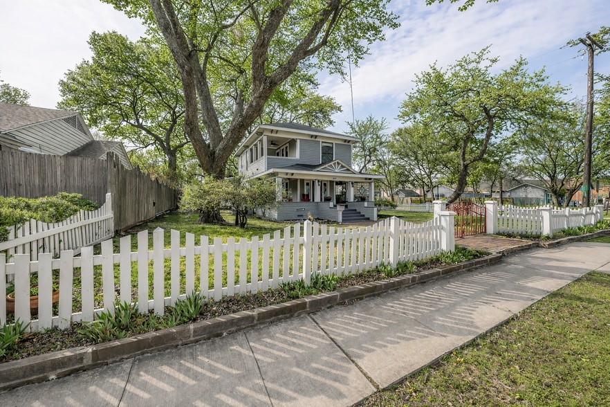 More Photos Of 811 N Church St, McKinney Hospitality For Sale