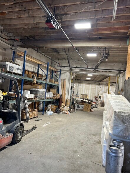 More Photos Of 2285-2412 Wyandotte Rd, Willow Grove Manufacturing For Lease