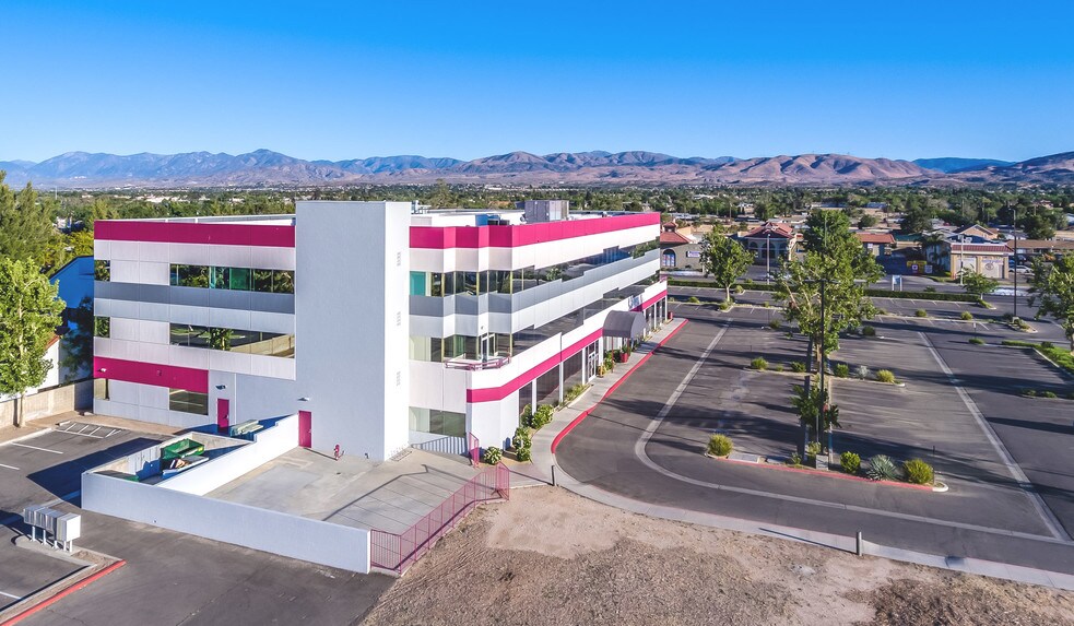 More Photos Of 1529 E Palmdale Blvd, Palmdale Office For Lease