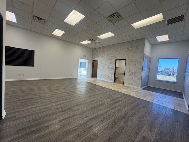 More Photos Of 1585 E Broad St, Mansfield Unknown For Lease