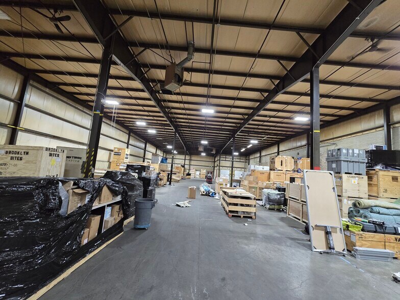 More Photos Of 5200 Katrine Ave, Downers Grove Warehouse For Lease