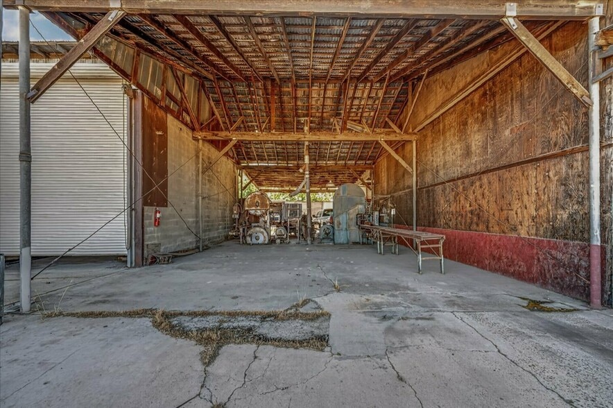 More Photos Of 708 N Pleasant Ave, Fresno Warehouse For Sale