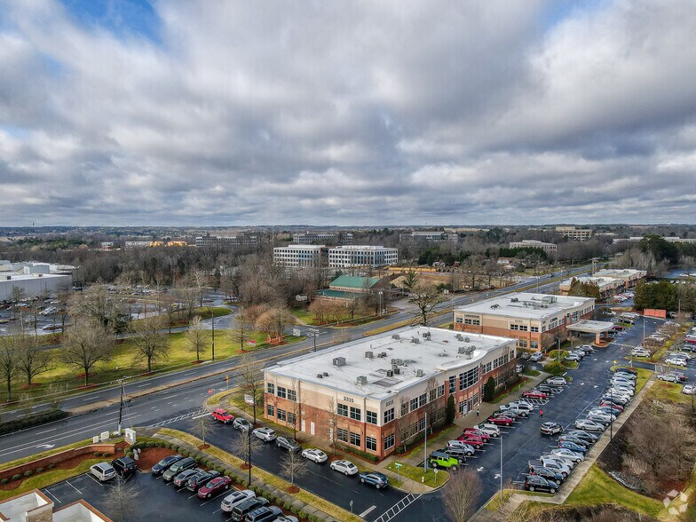 More Photos Of 2315 W Arbors Dr, Charlotte Medical For Lease