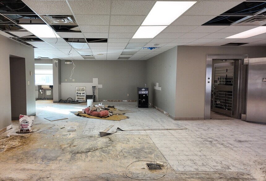 More Photos Of 1808 S Cliff Ave, Sioux Falls Office For Sale