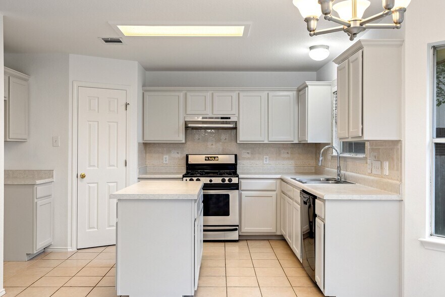More Photos Of 4416 Campo Verde Dr, Austin Multifamily For Sale