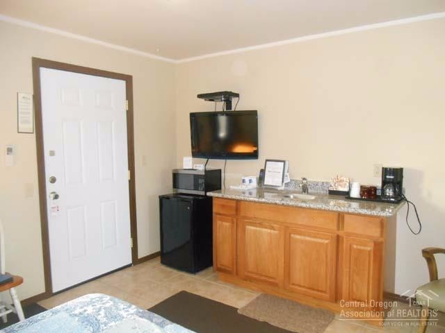 More Photos Of 616 Mill St, Maupin Hotel For Sale