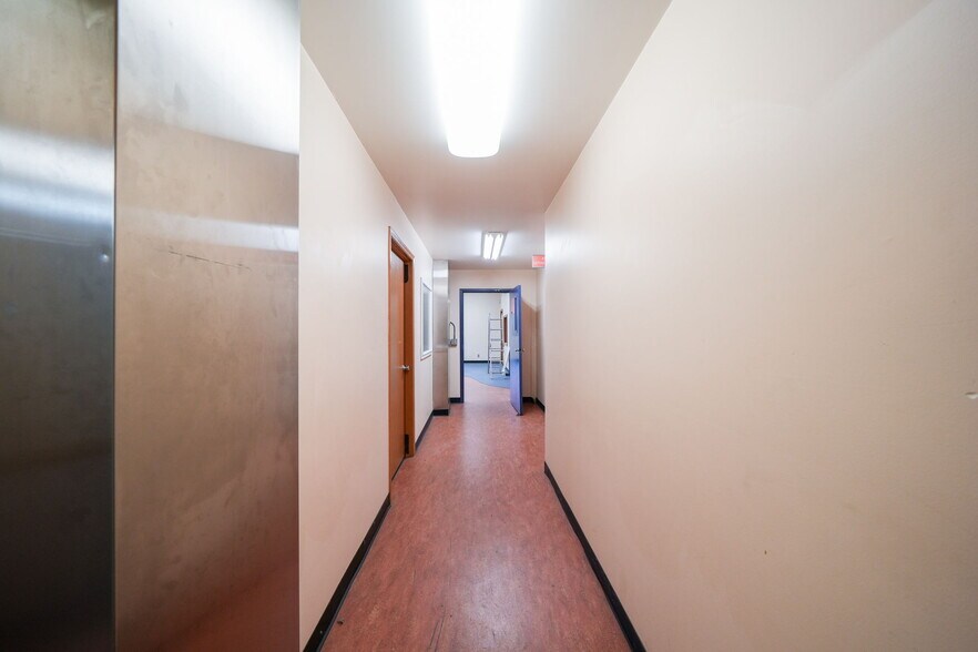 More Photos Of 1555-1557 SE Crystal Lake Dr, Corvallis Warehouse For Lease
