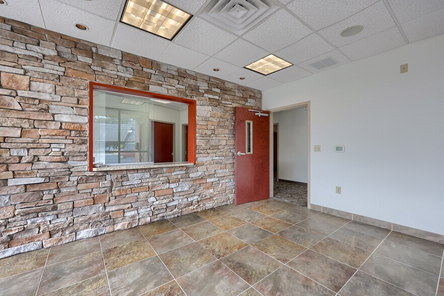 More Photos Of 1864 Oregon Pike, Lancaster Office For Sale