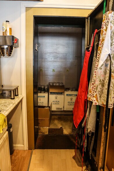 More Photos Of 426 Central Ave, Fairfield Storefront For Sale