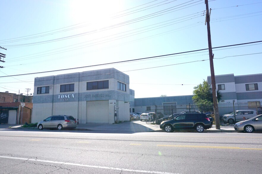 More Photos Of 540 E Jefferson Blvd, Los Angeles Warehouse For Lease