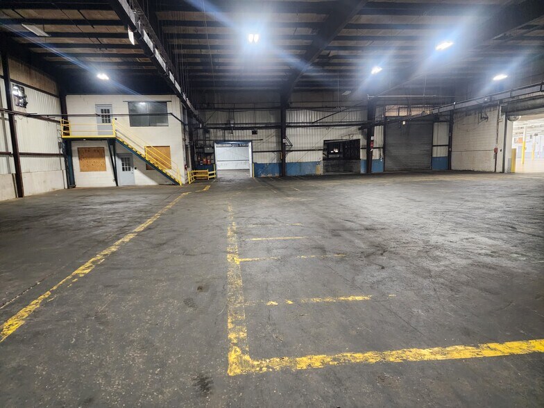 More Photos Of 1100 W 119th St, Chicago Warehouse For Lease