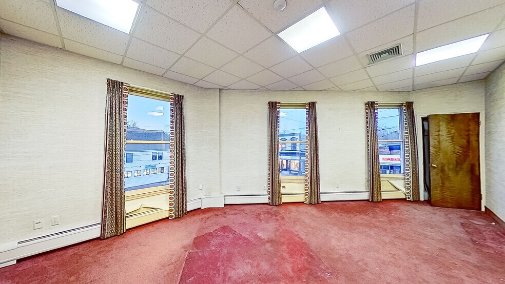 More Photos Of 4 Central St, Farmington Bank For Sale