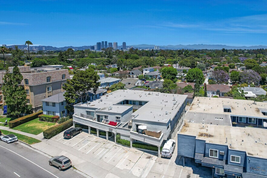 More Photos Of 2820 S Sepulveda Blvd, Los Angeles Apartments For Sale