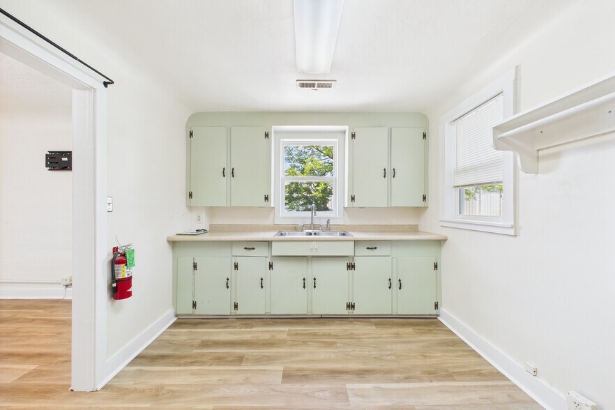 More Photos Of 919 South St, Mountain Home Freestanding For Sale