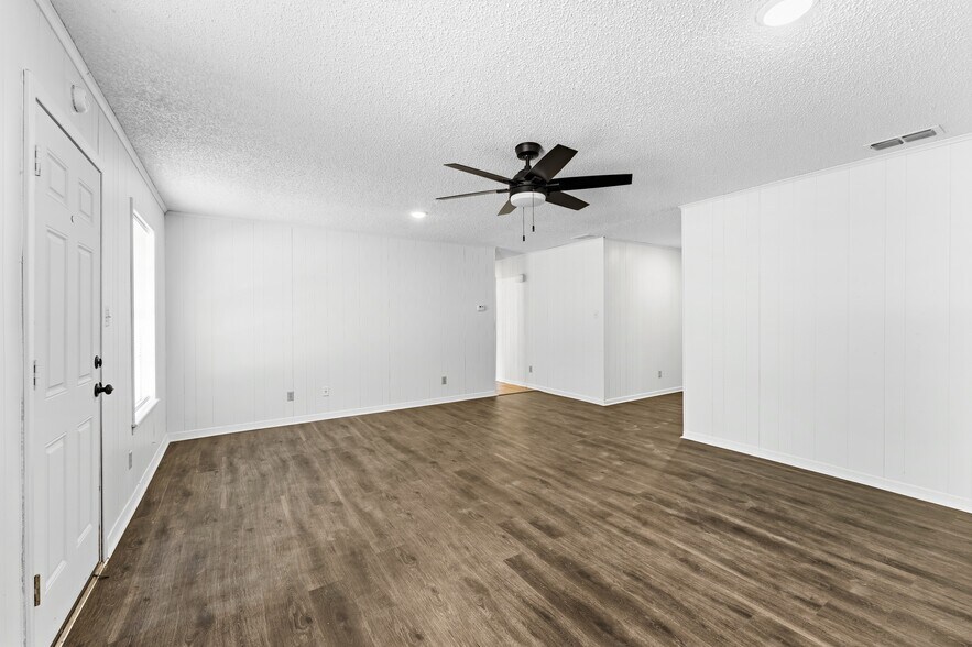 More Photos Of 19470 US Highway 69 N, Lindale Flex For Lease