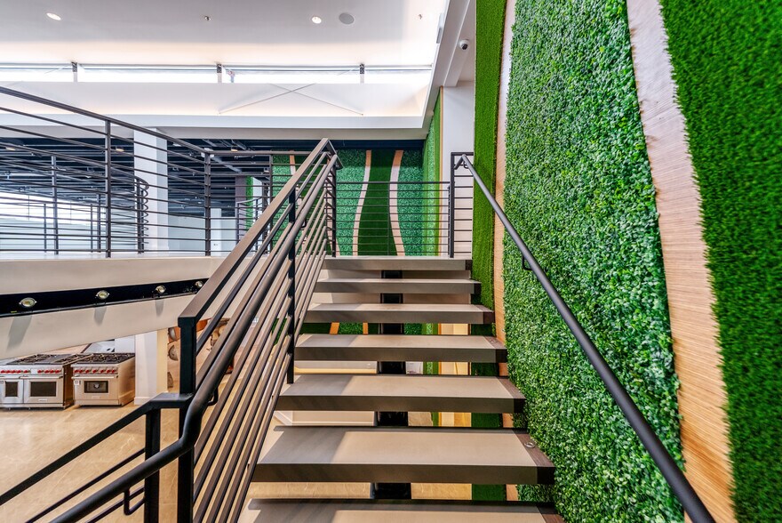 More Photos Of 2413 Pacific Coast Hwy, Lomita General Retail For Sale