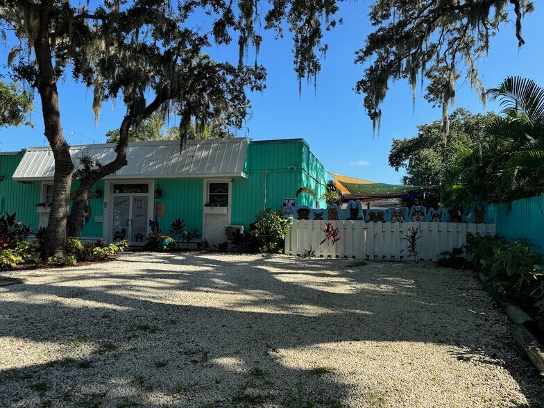 More Photos Of 132 7th Ave S, Safety Harbor Restaurant For Sale