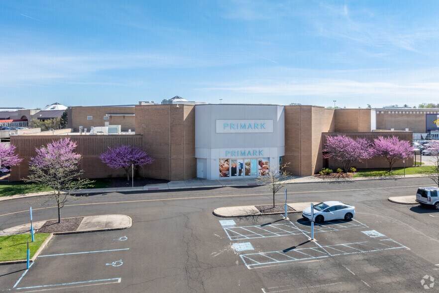 More Photos Of 2500 W Moreland Rd, Willow Grove Storefront For Lease