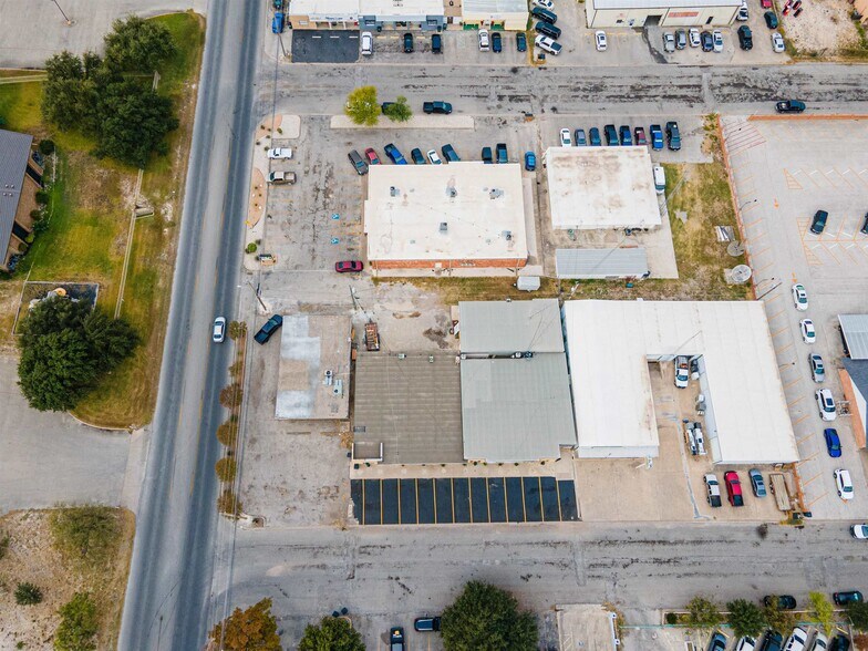 More Photos Of 102 Fletcher Dr, Del Rio General Retail For Sale