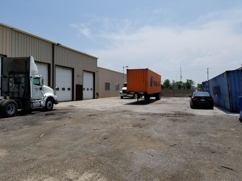 More Photos Of 310 W 162nd St, South Holland Manufacturing For Lease