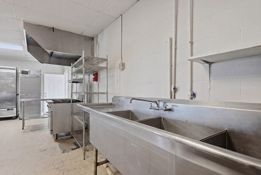 More Photos Of 450 Stephens St, Rochelle Storefront Retail Office For Sale