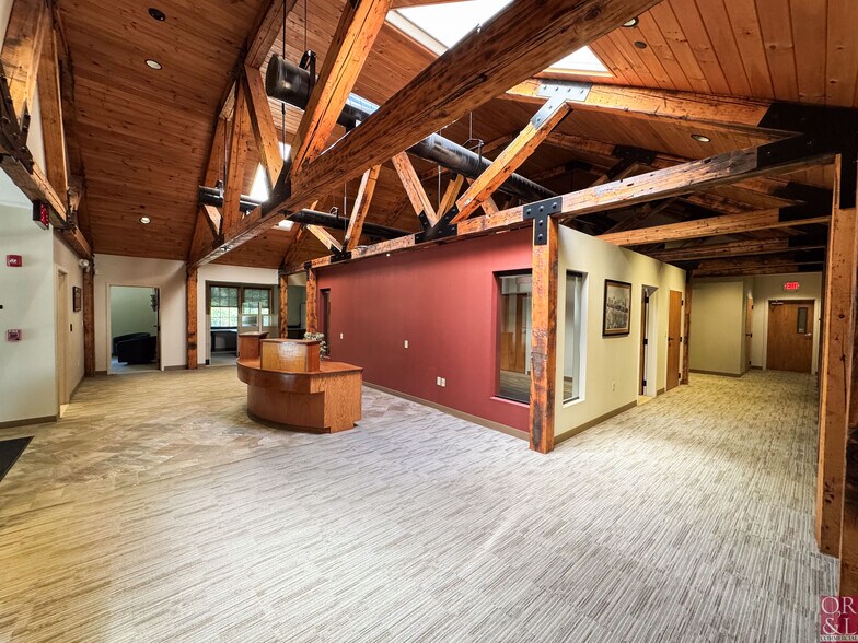 More Photos Of 103R Old Windsor Rd, Bloomfield Warehouse For Lease