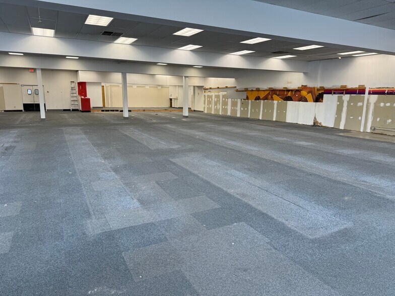 More Photos Of 358 Buffalo St, Hamburg Drugstore For Lease