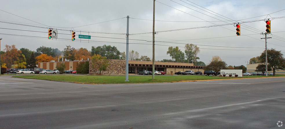 Primary Photo Of 2000 Middlebury St, Elkhart Service For Lease