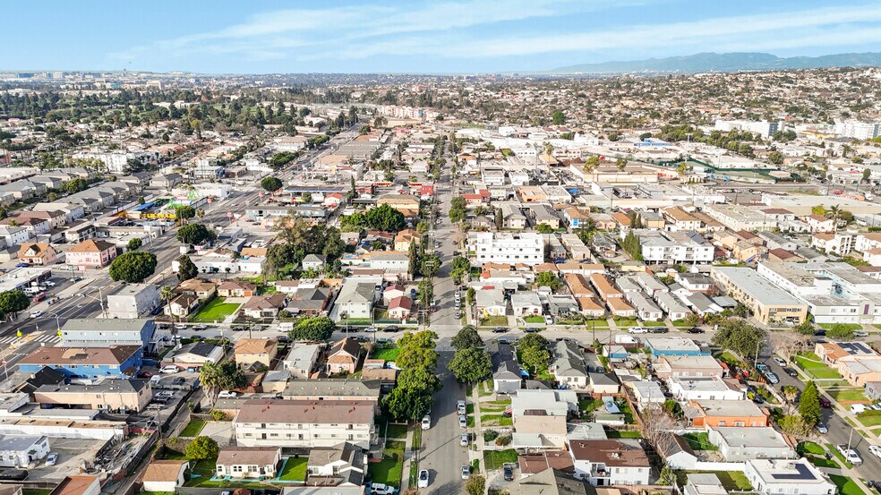 More Photos Of 3120 W 71st St, Los Angeles Apartments For Sale
