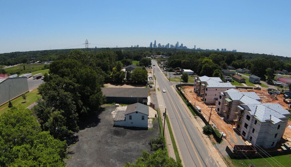 More Photos Of 3308 Rozzelles Ferry Rd, Charlotte Warehouse For Sale