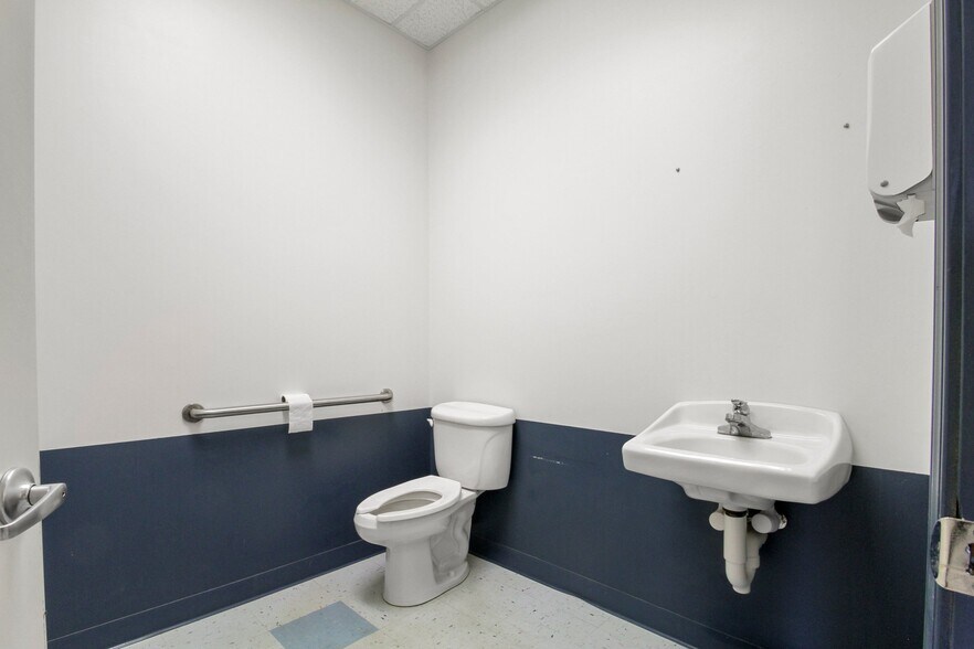 More Photos Of 3100 Independence Sq, West Plains Medical For Lease