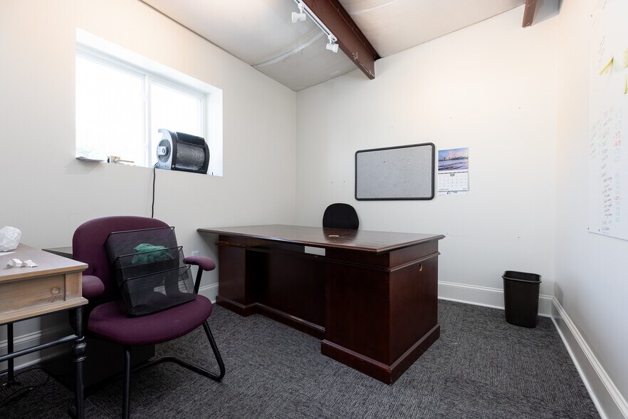 More Photos Of 1050 W Innovation Dr, Kearney Warehouse For Sale