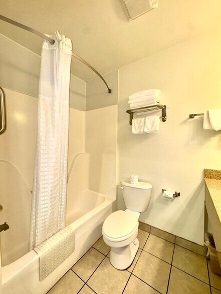 More Photos Of 1768 Beach Blvd, Biloxi Hotel For Sale